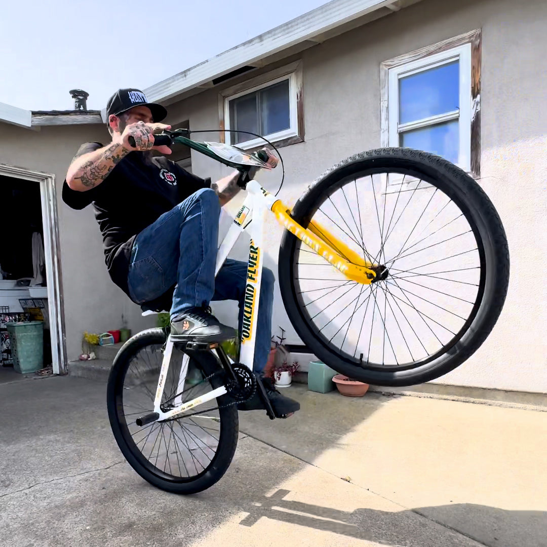 Santos Unboxes the Oakland Flyer